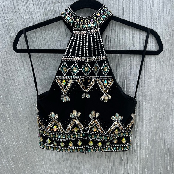 Fiesta Fashion top with beaded detail. Top Fully lined. No stretch in top - Picture 2 of 4
